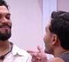 Em um momento emocionante com os colegas Vitória Strada, Delma e Guilherme, ele desabafou sobre o medo de decepcionar seus pais ao falar sobre sua orientação sexual.