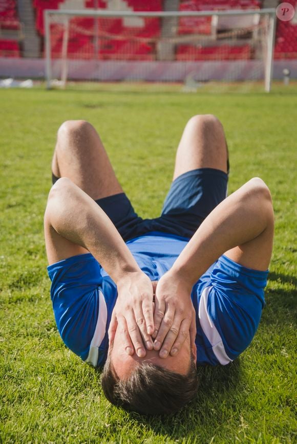 Segundo a psicologia, o corpo reage ao futebol como se estivesse diante de uma situação de grande importância. O coração acelera, a respiração muda e o cérebro libera substâncias ligadas tanto ao prazer quanto ao estresse.