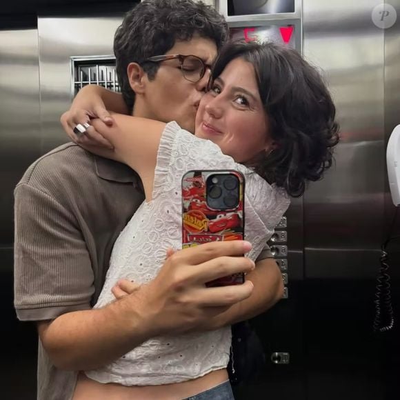 Paulo Mendes também assumiu namoro com Valentina Daniel, neta de Daniel Filho e Betty Faria