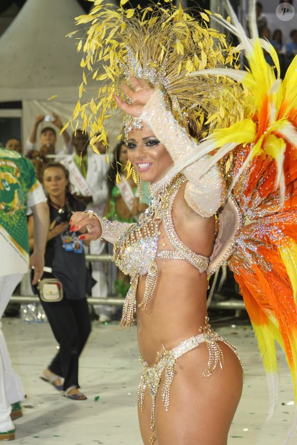 Viviane Araújo também já se destacava na Mancha Verde na época, mostrando sua paixão pelo Carnaval