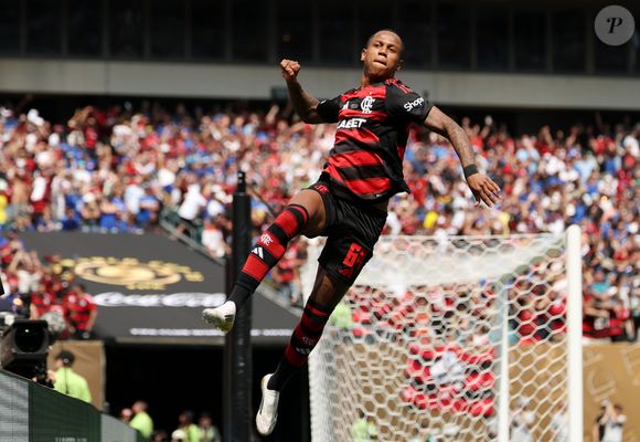 Com apenas 20 anos, o atacante criado em Realengo, na Zona Oeste do Rio, vem chamando a atenção de clubes internacionais e pode até superar Vinicius Jr. como a maior venda da história do clube