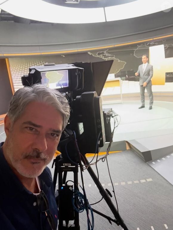 Clima de bastidor: William Bonner invade estúdio do Jornal Hoje e surpreende César Tralli em momento descontraído na Globo