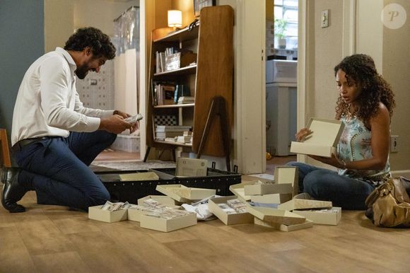 Ivan (Renato Góes) e Raquel (Taís Araújo) vão se separar em Vale Tudo por conta da mala de dinheiro de Marco Aurélio (Alexandre Nero)