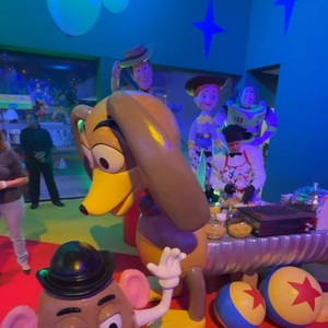 Com referências aos parques da Disney, a festa de Maria Alice apostou em uma atmosfera imersiva e cenografia de alto padrão