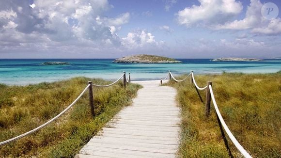 Os restaurantes que ficam na praia de Ses Illetes, em Formentera, são lugares para se presentear em todos os sentidos, tanto gastronômico quanto financeiro