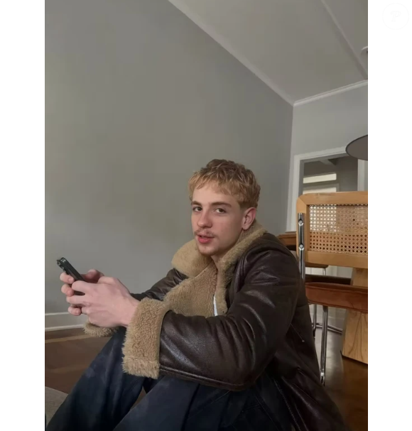 Juliano Floss no apartamento alugado com a namorada, Marina Sena