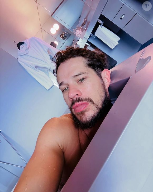 José Loreto levou a web ao delírio ao aparecer completamente nu