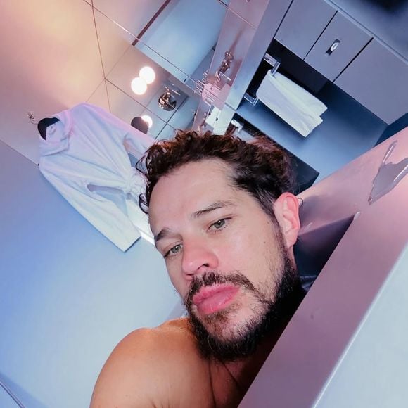 José Loreto levou a web ao delírio ao aparecer completamente nu