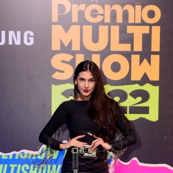 Botas de diferentes comprimentos estão no armário de Ana Castela