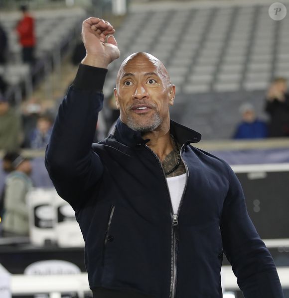 Dwayne Johnson, atualmente com 53 anos, viu 'a idade chegar' e já está com a barba grisalha