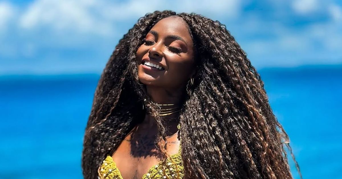 Quem é a Rainha do Carnaval de Salvador 2025? Crys Souza tem 27 anos, já foi Miss e esbanja beleza em fotos de biquíni na web