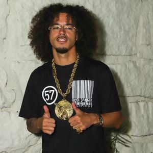 Festa de 32 anos de Anitta contou com a presença do rapper L7nnon