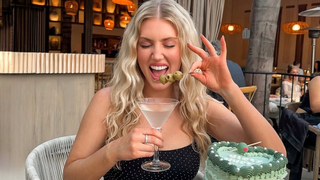 O novo Nike cor de azeitona é a prova de que sapatos de couro podem ser confortáveis: o modelo que substitui qualquer salto em looks de trabalho em 2026