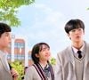 Tudo muda com a chegada de Woo Dae-sung (Yeo Hoe-hyun), um nadador recém-transferido de escola, que se aproxima de Sol-i e não esconde seu interesse