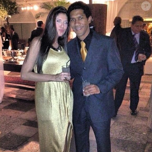 André Luiz Miranda em foto com a mulher, Bárbara, em junho de 2012 durante casamento de amigos