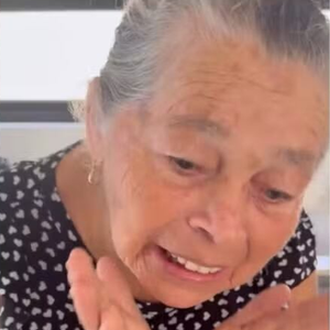 Rico Melquíades decidiu mostrar o resultado para ninguém menos que a avó, dona Laura Alzira