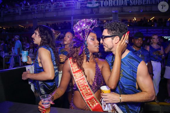 Iza estava solteira antes de assumir o relacionamento com João Vitor Silva