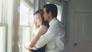 Um dos casais mais emblemáticos dos anos 1990 virou série: nasci nos anos 2000 e estou viciado na história de John F. Kennedy Jr. e Carolyn Bessette; 5 motivos para você ver!