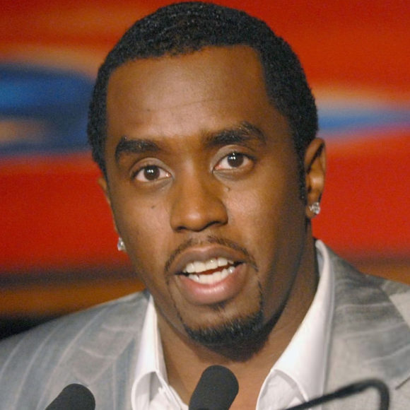 Novas acusações contra Diddy: preso há 4 meses, rapper é acusado de drogar e abusar de cantor