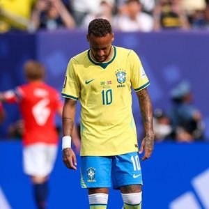 Neymar chorou muito após o Brasil ser eliminado pela Noruega neste domingo, 5 de julho de 2026
