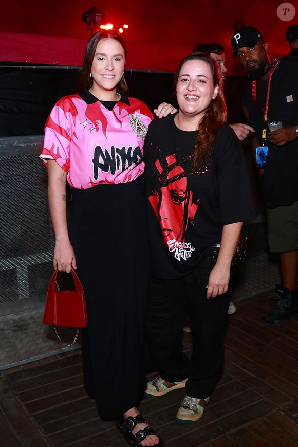 Juliana Amaral e a namorada nos Ensaios da Anitta