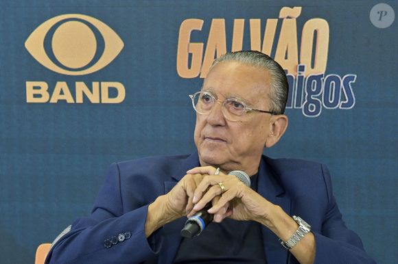 Galvão Bueno: Segundo a família, o quadro é estável e não há necessidade de internação em UTI.