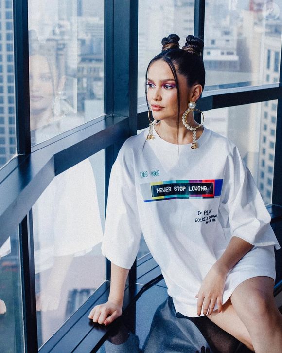 Juliette exibe penteado com space buns