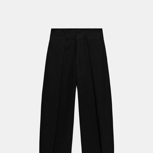 Na Zara tem um modelo de cintura alta confeccionada em fiação com 14% linho por R$ 279,00