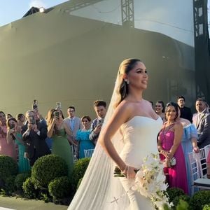 Casamento de Hulk e Camila Ângelo: em festa de milhões, noiva usou vestido sem alça e véu glamouroso