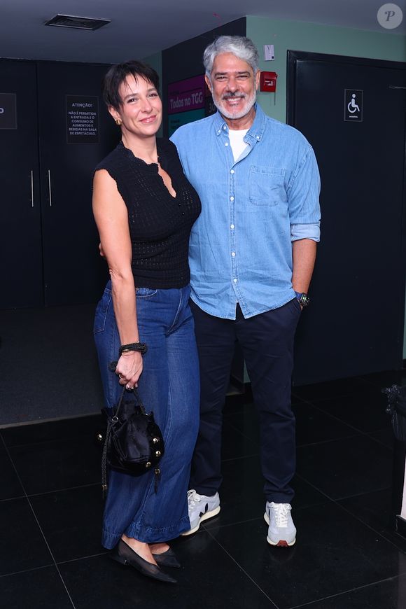 William Bonner foi com a mulher, Natasha Dantas, à pré-estreia da peça 'O Talento Ripley' em 6 de abril de 2026