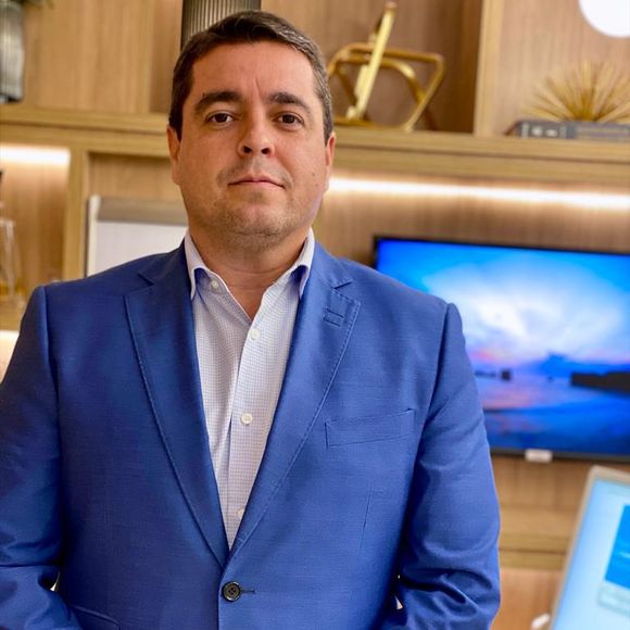 Para tirar dúvidas sobre espondilolistese, o Purepeople convidou o Dr. Túlio Rocha (CRM 8677 GO), neurocirurgião especialista em coluna. Confira na matéria!