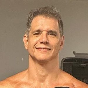 Marcio Garcia tem 56 anos em 2026