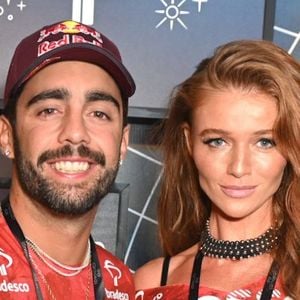Os rumores de crise no casamento de Pedro Scooby e Cintia Dicker chegaram ao fim com uma confirmação. De acordo com a coluna de Lucas Pasin, do Metrópoles, o surfista revelou que os dois estão separados há dois meses e destacou a relação de amizade que pretende manter com a modelo