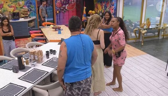 'BBB 26': Ana Paula Renault quer Sol expulsa? Favorita ao prêmio não se sentiu agredida pela Veterana. 'Dá para conviver. Só não quero que venha... mas acredito que ela nunca mais vai vir'