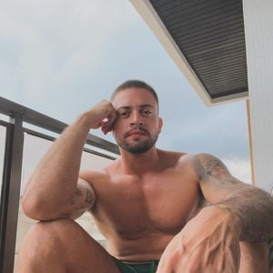 Perfil adulto de Rodrigo Godoy já foi alvo de duras críticas de internautas pela falta de nudez explícita