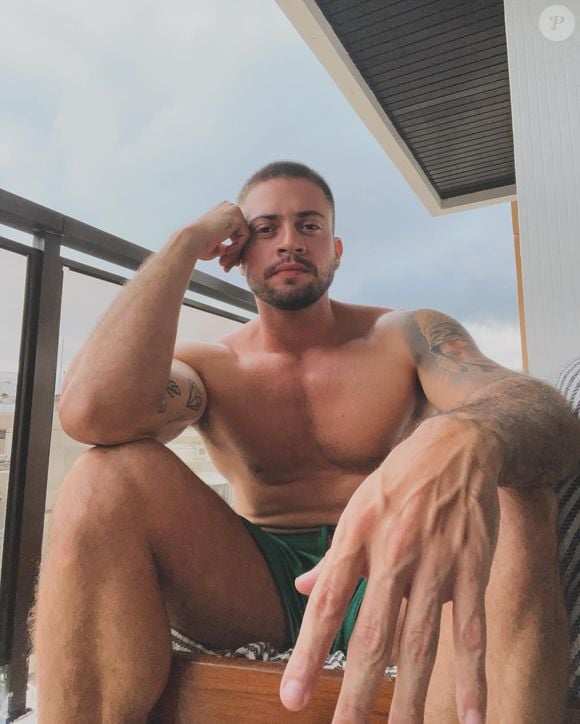 Perfil adulto de Rodrigo Godoy já foi alvo de duras críticas de internautas pela falta de nudez explícita