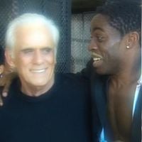 Há quase 20 anos, Francisco Cuoco 'morreu' e levou Lázaro Ramos para um baile funk no céu em 'Cobras & Lagartos'