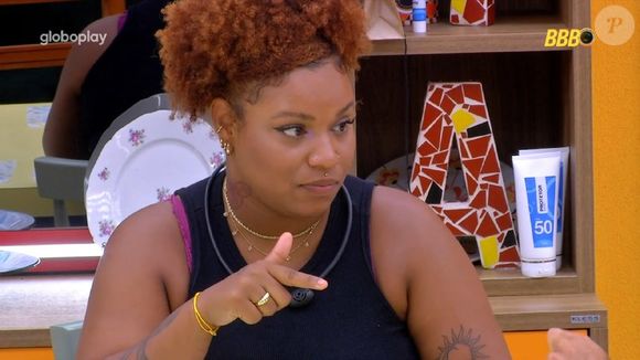 Internautas criticam Camilla e Mateus por falarem sobre Vitória no 'BBB 25'