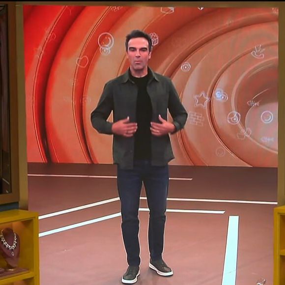 'BBB 26', de Tadeu Schmidt, terá duas partes no domingo 12 de abril de 2026, uma após o filme do 'Campeões de Bilheteria' e uma segunda depois do 'Fantástico'