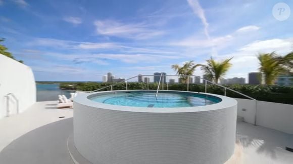 Casa de luxo de Ronaldo em Miami, nos EUA: dois andares e piscina privativa