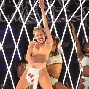 Como Britney Spears e Lindsay Lohan, Miley Cyrus tentou fugir da imagem de ídolo teen usando e abusando da sensualidade na era 'Bangerz'