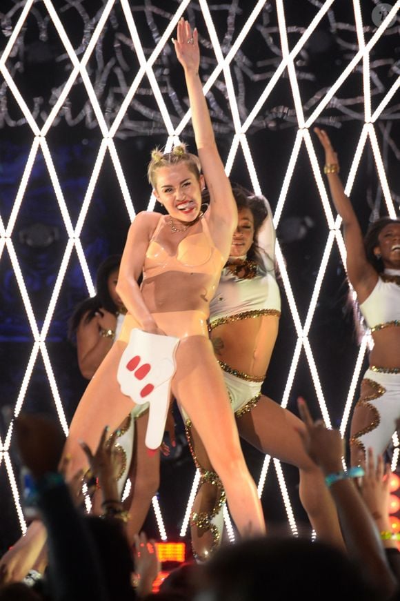 Como Britney Spears e Lindsay Lohan, Miley Cyrus tentou fugir da imagem de ídolo teen usando e abusando da sensualidade na era 'Bangerz'