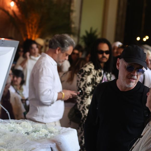 Com Preta Gil no caixão, Guilherme Fontes deu adeus à cantora, filha de Gilberto Gil, no velório
