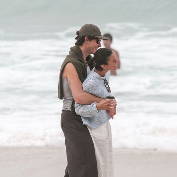 Bruna Marquezine e Shawn Mendes viveram momentos de carinho que inspirariam qualquer roteirista de comédia romântica