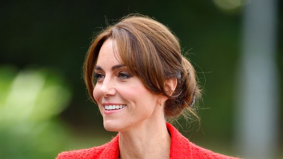 Como fazer o coque de Kate Middleton sem acessórios de cabelo: o truque da princesa