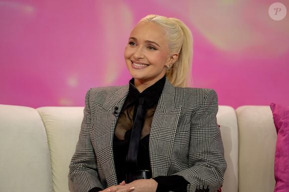 Hayden Panettiere morreu aos 36 anos neste domingo (16). A atriz, conhecida por ‘Heroes’ e ‘Nashville’, era mãe de Kaya, fruto de seu relacionamento com o ex-boxeador ucraniano Wladimir Klitschko. A filha do casal vive atualmente com o pai na Ucrânia. Em 2018, Hayden perdeu a guarda da menina e anos depois falou publicamente sobre o processo