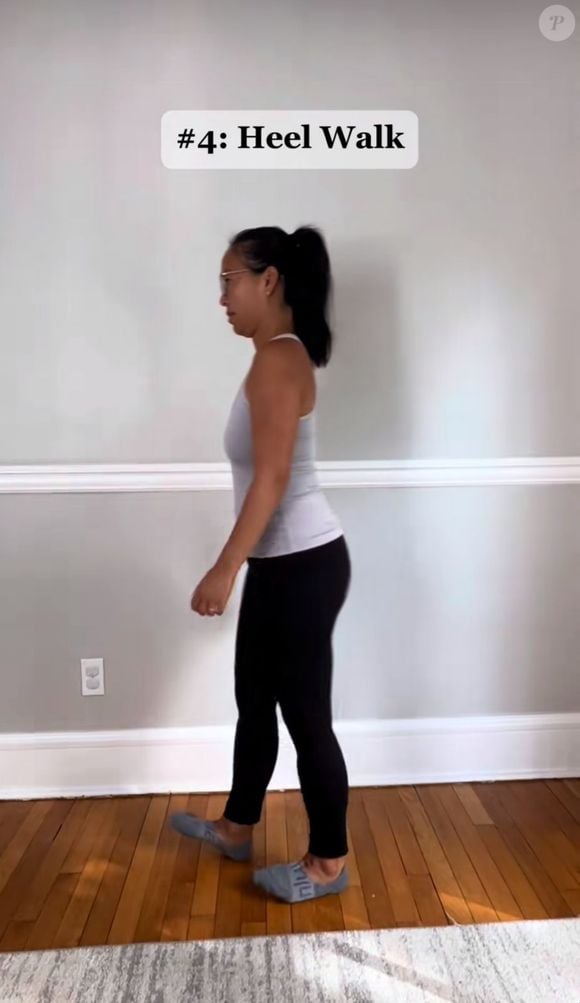 Neste exercício de pilates, você vai trabalhar a região frontal da perna, ficando de pé sobre os calcanhares, e caminhando para a frente usando este apoio.