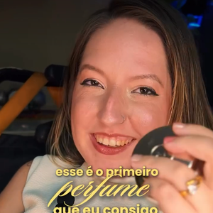 Jornalista Ana Clara Moniz se emociona ao usar fragrância sozinha pela primeira vez