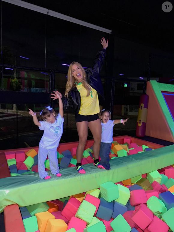 Virgínia Fonseca ficou em SP e saiu para se divertir com os filhos