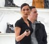 Bella Hadid exibe sobrancelha fina e arqueada